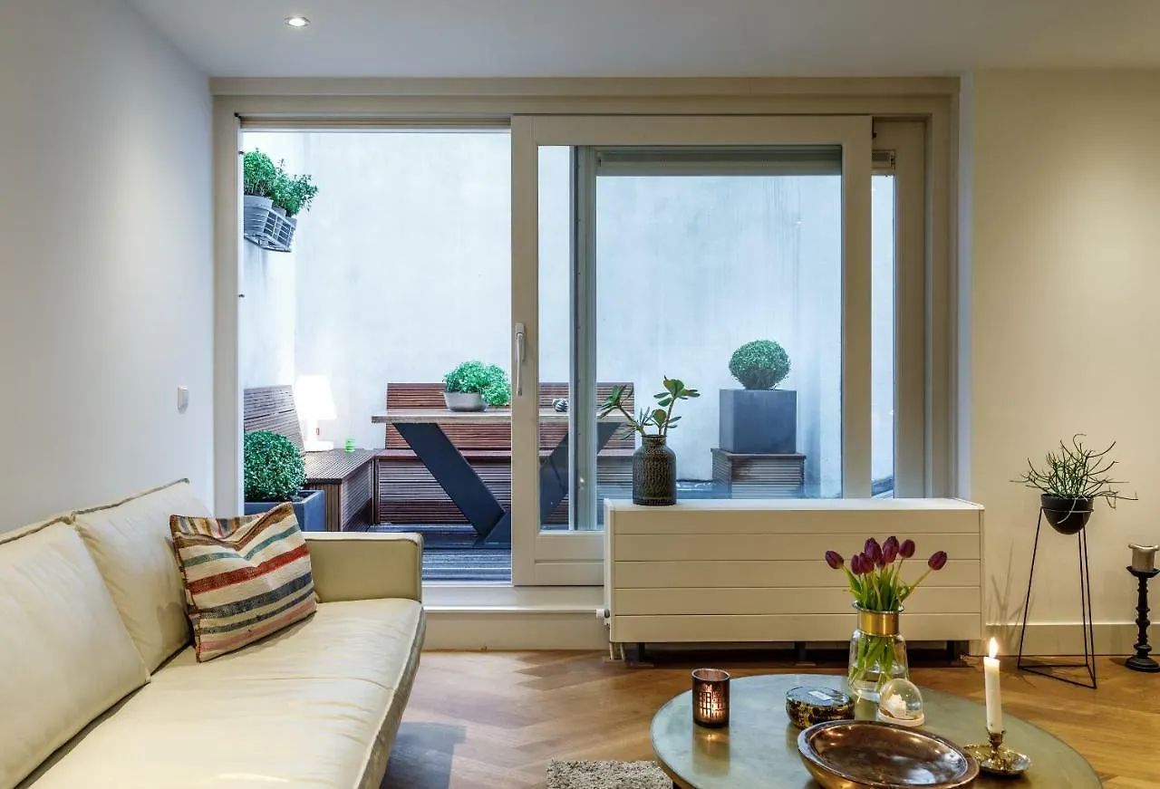 18Th Century Groundfloor Canal House With Patio/Garden Amsterdam Apartment